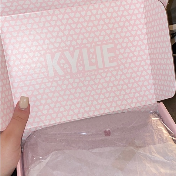 SOLD - đ2/80$đ Kylie Cosmetics makeup bag - Picture 2 of 4